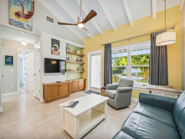 Holmes Beach One Bedroom Vacation Cottage With Private Pool